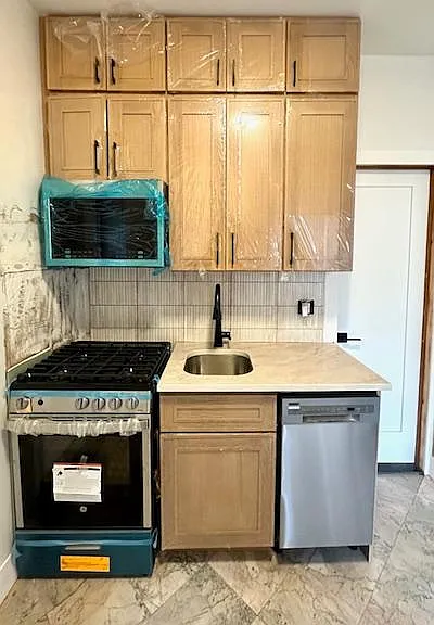 527 Leonard St #2 — Photo 4