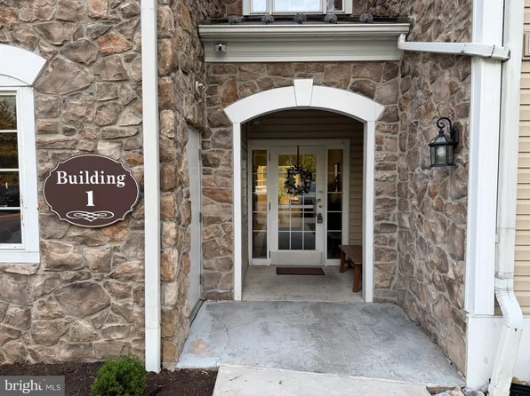 121 E Creekside Dr #121, Brookhaven, PA 19015