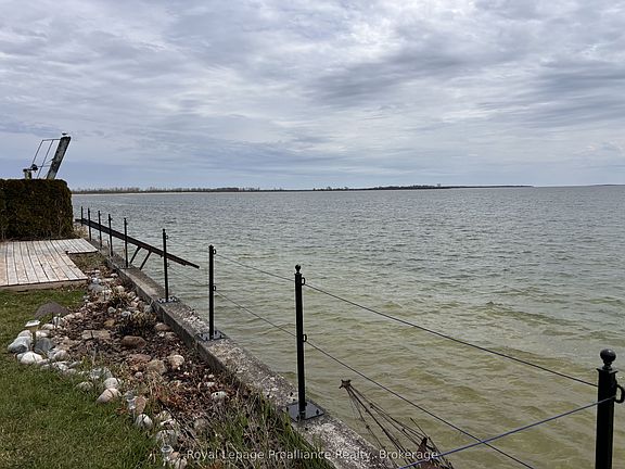 4th image of 621 Barcovan Beach Rd