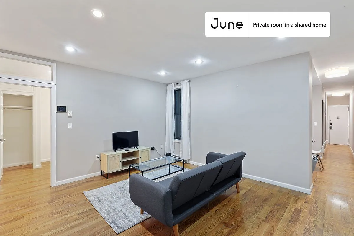 Full bedroom in 4 bed/1 bath home in Upper West Side #764 C — Photo 3