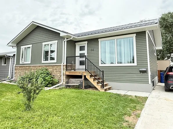 44 Mitchell CRESCENT, Weyburn, SK S4H 2M4