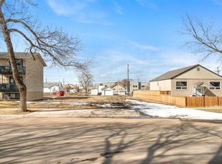 5212 50th St, Lloydminster, AB T9V 0M5