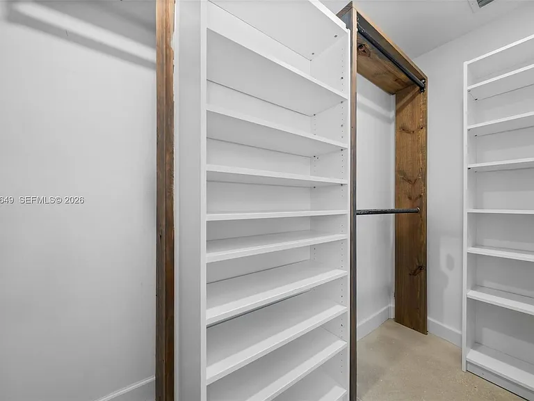930 N 11th Ct — Photo 35