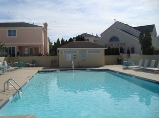 32 Bayside Ct, Margate, NJ 08402