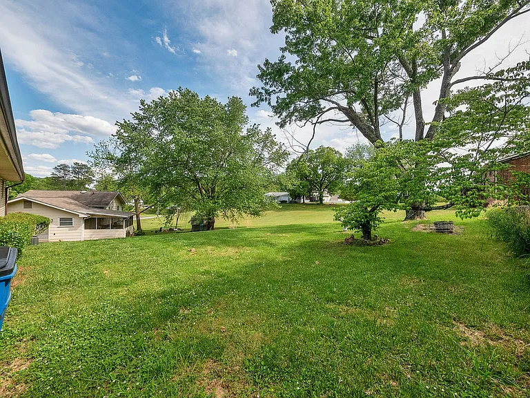 450 Bouton Dr — Photo 19