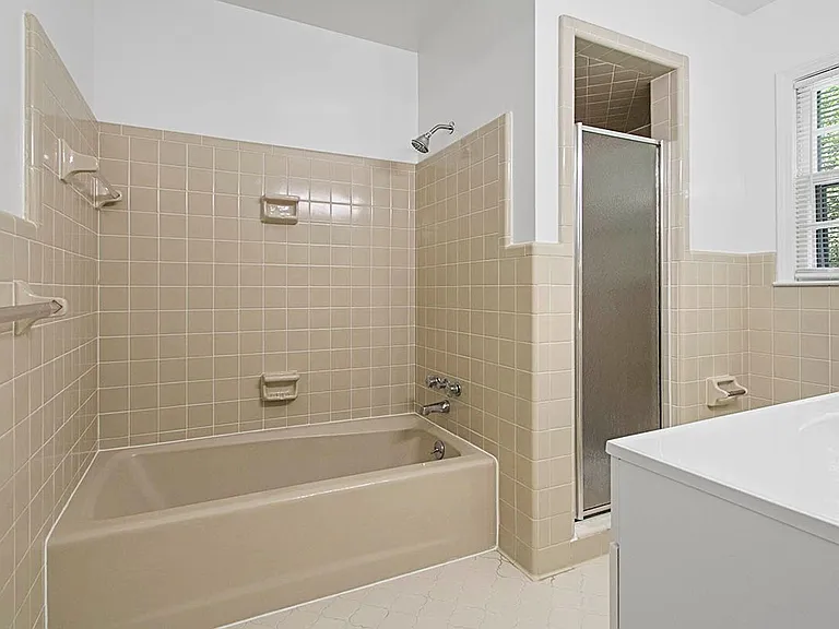 1054 N Pine Knoll Dr — Photo 15