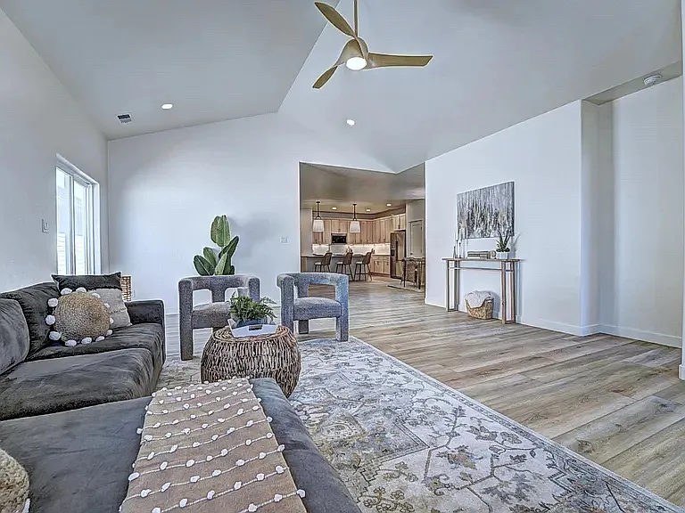 3 bed, 1679 sqft, $2,600 — Photo 4