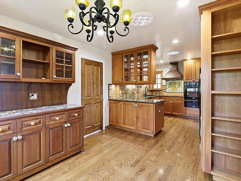 927 Lorne Way — Photo 11
