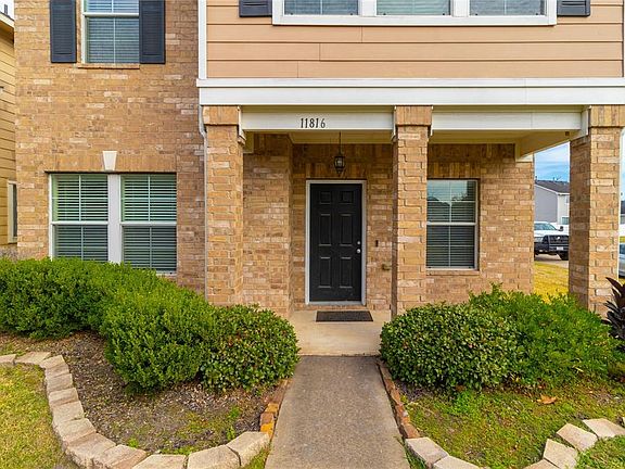3rd image of 11816 Jelicoe Dr