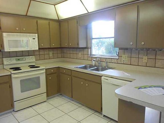 3rd image of 10517 Gulfstream Blvd