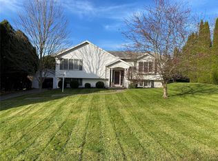 12708 Hickory Dr, Conneaut Lake, PA 16316