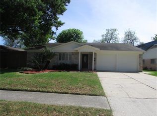 5335 Saxon Dr, Houston, TX 77092