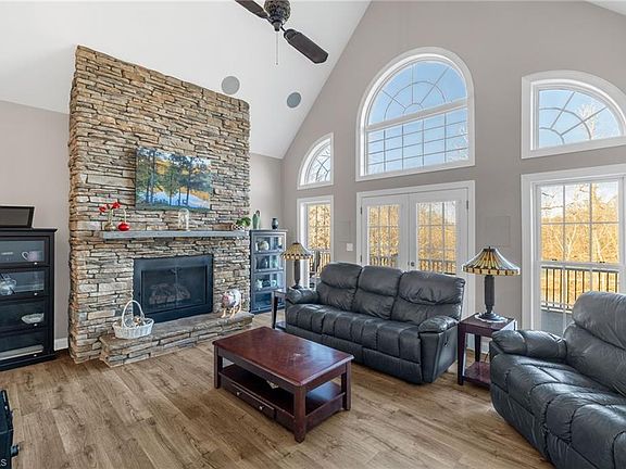 5th image of 650 Beaver Lodge Cir