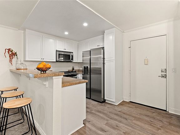 4th image of 5535 Canoga Ave APT 221