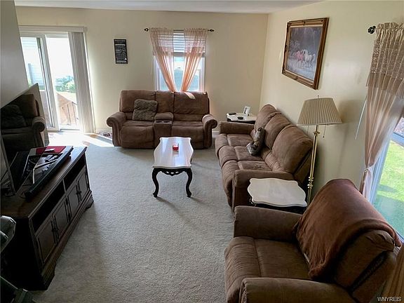5th image of 35 Brown St