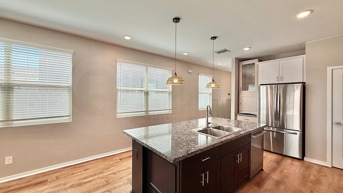 4 bed, 2.0 bath, 1578 sqft, $1,800 — Photo 3