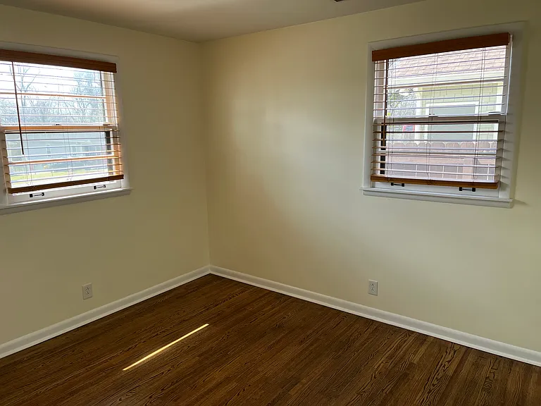 front bedroom (no furnishing)