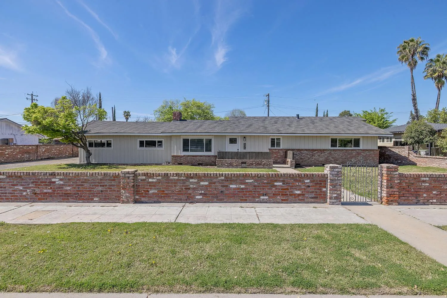 5075 N College Ave photo 1