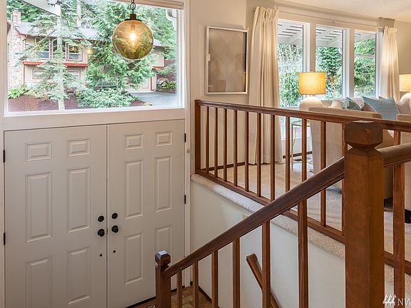 2nd image of 17020 NE 28th Pl