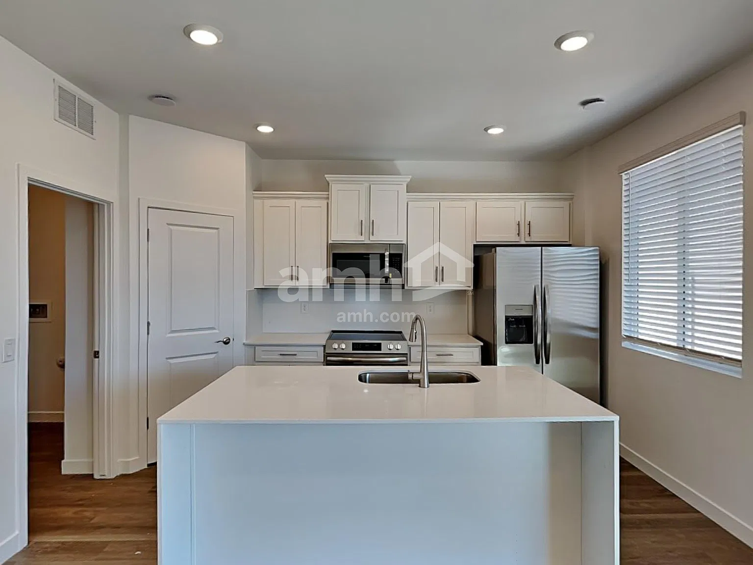 3 bed, 2.5 bath, 1646 sqft, $2,170 — Photo 4