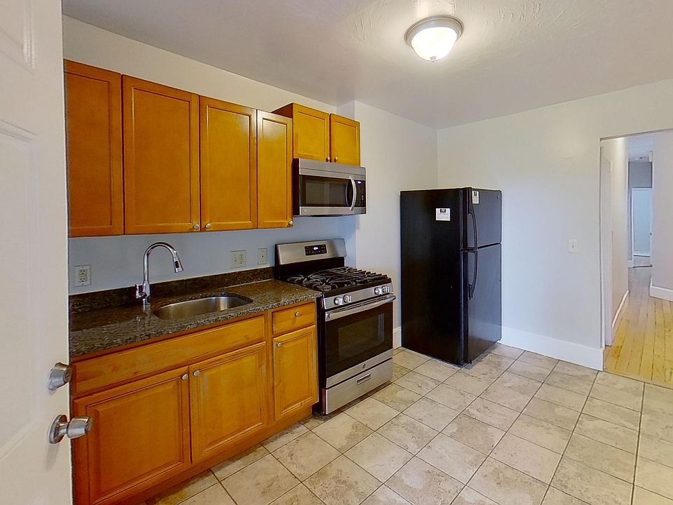 1st image of 192 Adams St APT 3