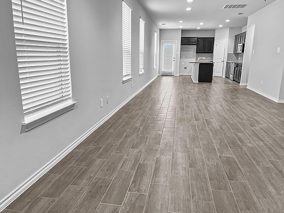 5th image of 3200 Sedge Grass Dr
