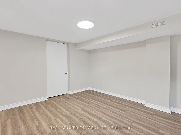 744 Olive Ave #BASEMENT — Photo 18