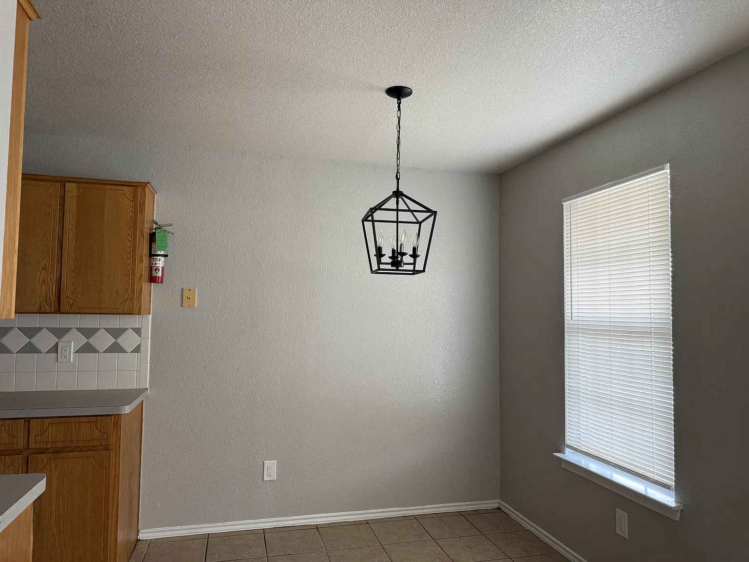 1310 Dugger Cir — Photo 4