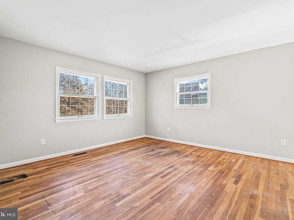 3rd image of 303 E Staunton Ave