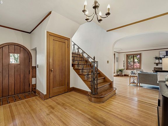 5th image of 2260 NE 32nd Ave