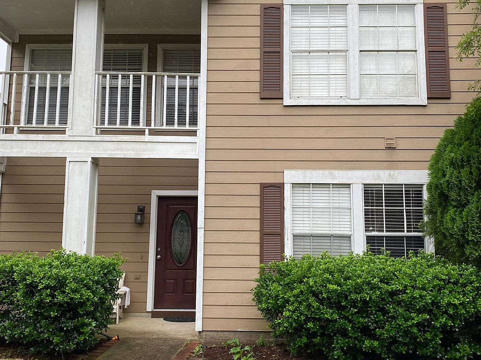 1st image of 15838 W Park Ct
