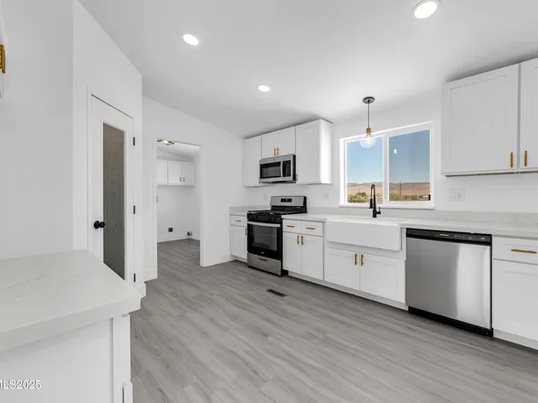 5300 Alder Ct, Silver Springs, NV 89429