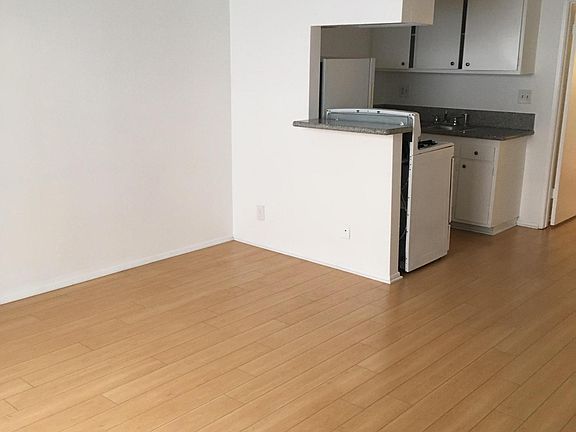 3rd image of 4276 Lindblade Dr APT 10