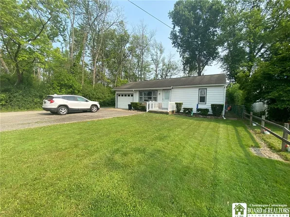 5341 Van Buren Bay Dr, Dunkirk, NY 14048