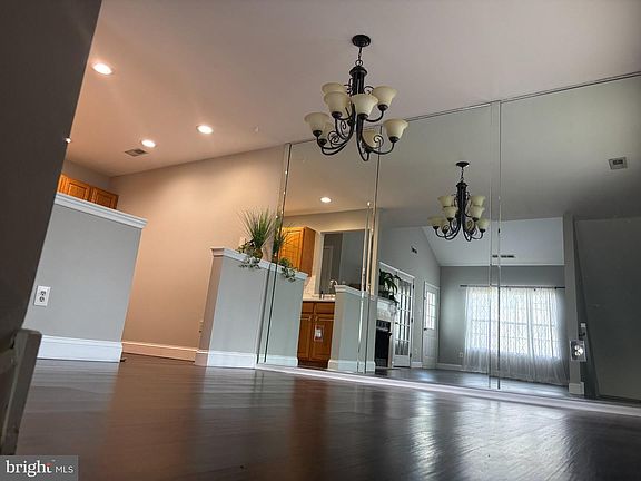 3rd image of 1002 Squirrel Rd