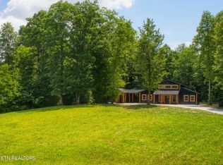 279 Crouch Branch Ln, Allardt, TN 38504