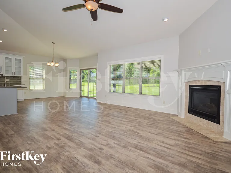4405 Nottinghill Dr — Photo 3