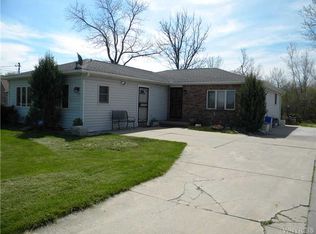 1538 Saunders Settlement Rd, Niagara Falls, NY 14304