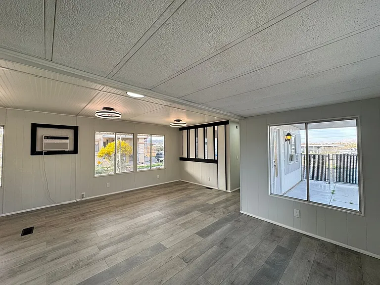 2271 Riverview Ct — Photo 9