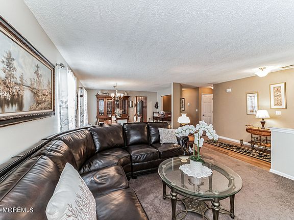 4th image of 620 Bedford Lane