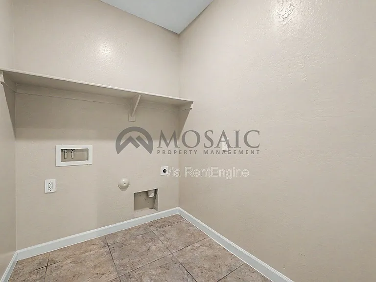 10617 S 54th Ln — Photo 21
