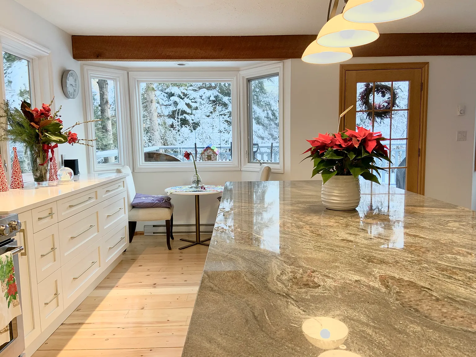 4 Bedroom, 3 Bathroom Whistler Cay Home ? Winter Rental — Photo 1