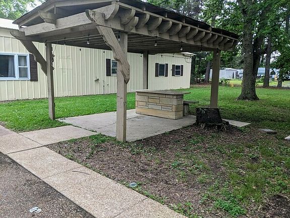 5th image of 715 Martin Dr E