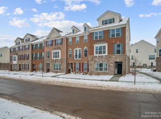 2713 S Spurway Dr, Ann Arbor, MI