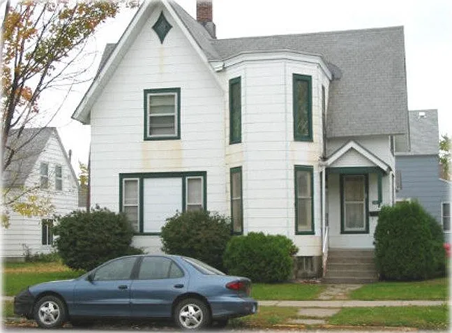326 Center St