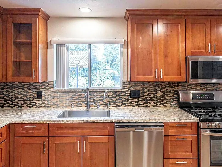 1402 Floyd Ave — Photo 16
