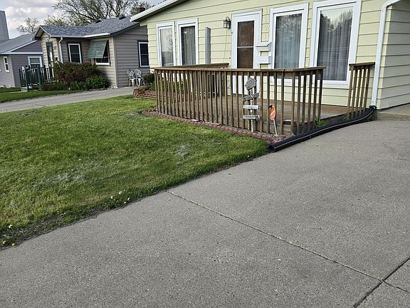 2nd image of 1121 1st St SE