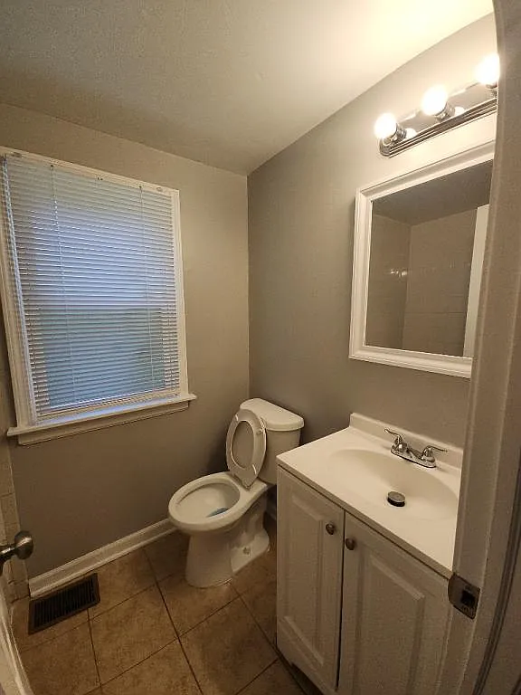 3606 E 9th Ave — Photo 3