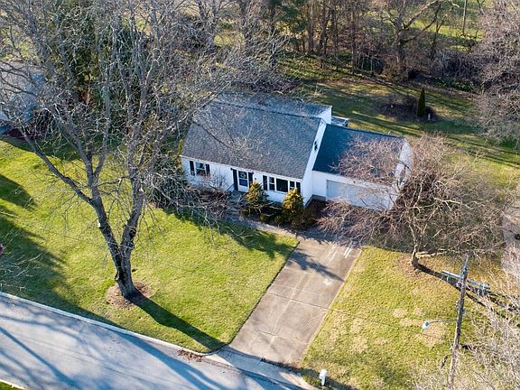 2nd image of 19 Chippewa Dr