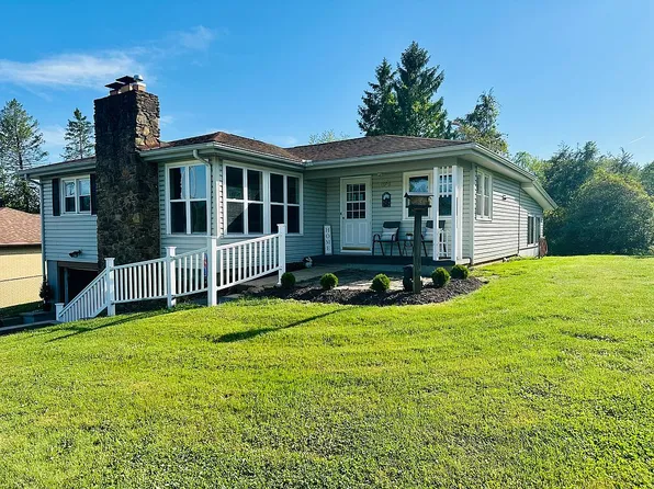 1703 Mary Lou Retton Dr, Fairmont, WV 26554